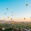Montgolfières au ras des toits