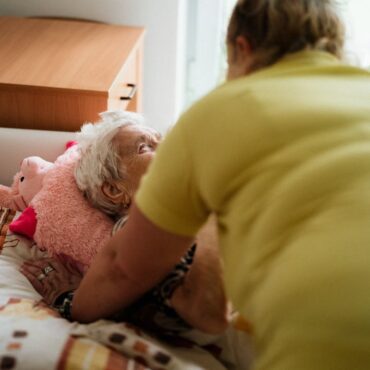 Aides à domicile en Occitanie : la colère monte pour des salaires décents