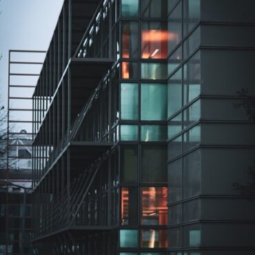 Poitiers : Incendie nocturne à la fac de médecine, le campus sous le choc !