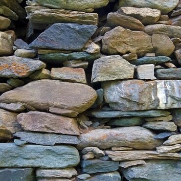 Carburant et matériaux : coup de frein pour nos artisans de Dordogne !