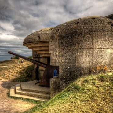 Saint-Malo : Le passé refait surface ! Une plaque de soldat allemand retrouvée sur le chemin de ronde