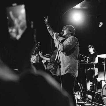 Un Isarien raconte : l'histoire folle derrière le tube de Johnny Hallyday !