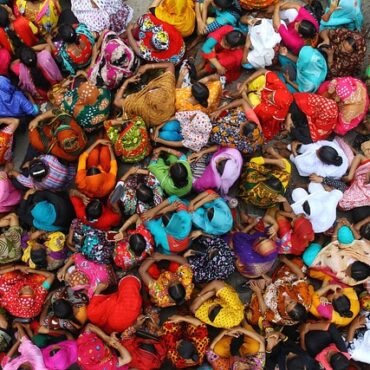 Vienne : Les habitants "masqués" disent NON au poulailler géant de Celle-Lévescault !