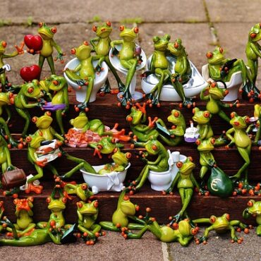 "Pas touche à nos chaînes !" : Le Breton Erwan Balanant part en guerre pour sauver l'audiovisuel public