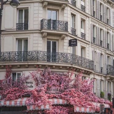 Tourisme parisien : la crise au Moyen-Orient secoue les palaces