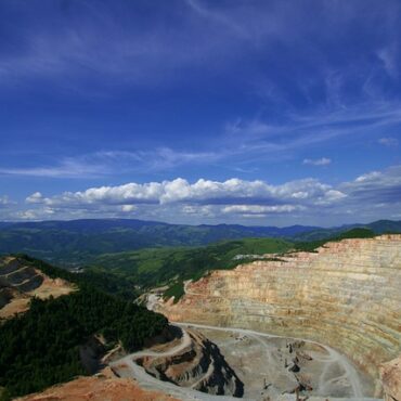 Retour des mines : en Occitanie, l'ombre de Salsigne plane sur l'eau
