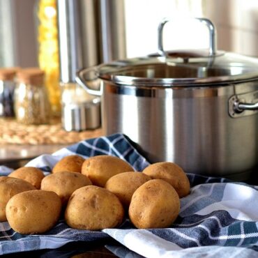 Poissy : 20 Tonnes de Patates Contre la Crise, un Coup de Pouce Géant en Yvelines !