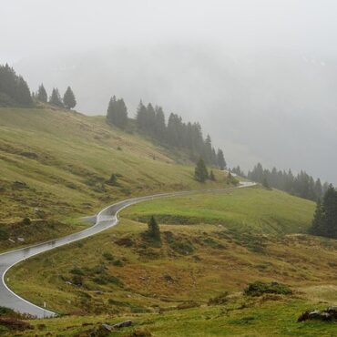 Savoie : les grands cols sortent enfin de l’hiver, avec des réouvertures étalées jusqu’en juin