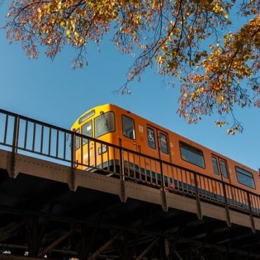 Ligne 2 : le campement de la honte s'étend sous le métro parisien
