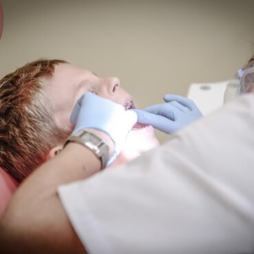 Nantes : des dentistes mis à pied, la polémique des prothèses éclate !