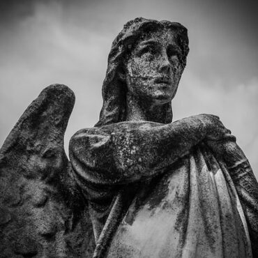 Poleymieux : La Vierge des Monts d'Or Décapitée, Vague d'Indignation !