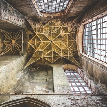 Strasbourg : l'incroyable Bible géante qui fait vibrer la cathédrale