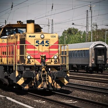 Sallaumines : une voiture chute sur les rails, gros bouchon sur la ligne Lille-Lens