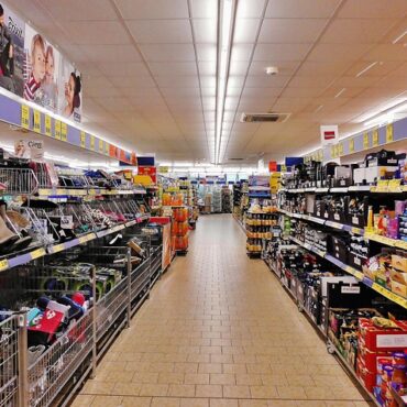 Fin de Cavalcade pour le Voleur de Beauté : Prison Ferme et Expulsion de France !