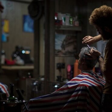Firfol (14) : Un salon de coiffure fait renaître le village après 40 ans !