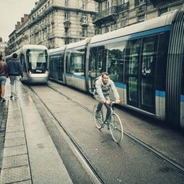 Montpellier : Fini les vélos sur les rails du tram, la verbalisation arrive !