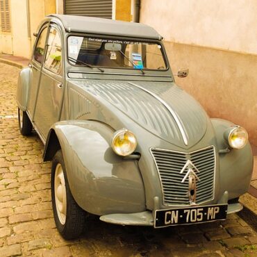 L'Occitanie applaudit un couple inspirant : en 2CV, ils roulent contre Parkinson !