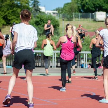 Elles dansent pour la vie : des femmes brisent le silence du cancer à Quimper