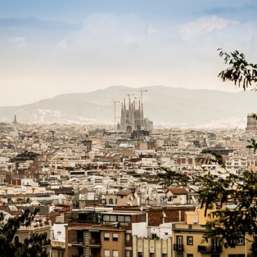 Visite papale historique à Barcelone en 2026 : Messe géante, veillée et drones au programme !