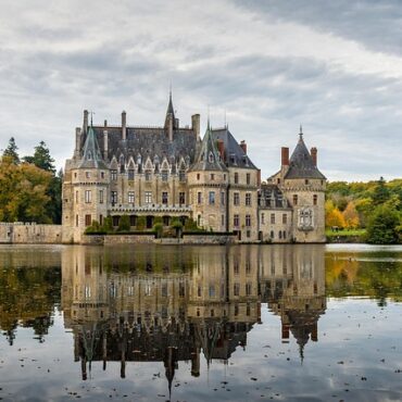 Coup de Cœur Normand : Ils Quittent Paris pour Devenir Châtelains à 26 Ans et Sauver un Patrimoine !