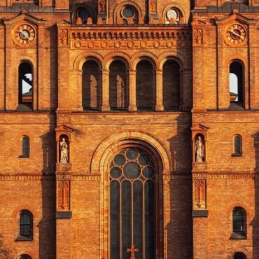 Églises Normandes : Un Patrimoine en Péril ? La Seine-Maritime se mobilise !