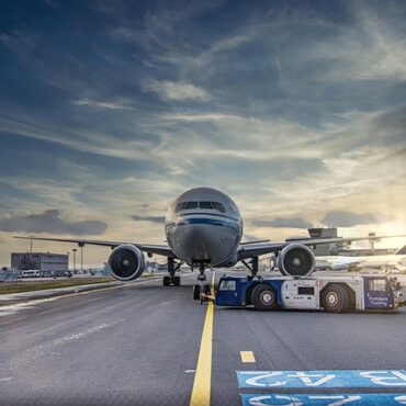 Gros couac pour un Airbus A350 : son baptême se termine avec une aile cassée !