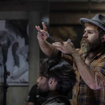 Grand Est : La Patess’Mobile, le salon de coiffure qui roule au cœur de nos villages !