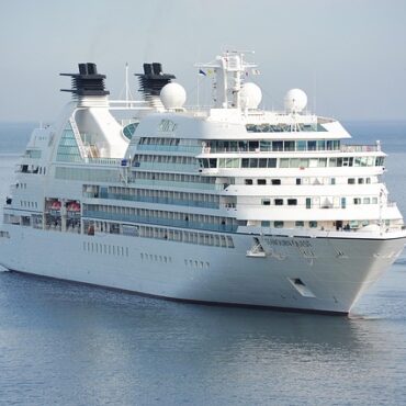 Majestueux Queen Mary II : une escale événement à Cherbourg !