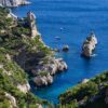 Mystère aux Calanques : des habits de randonnée abandonnés intriguent les secours à Sormiou