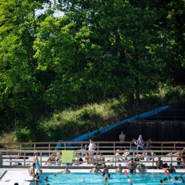 Affluence record dans les piscines angevines face à la canicule