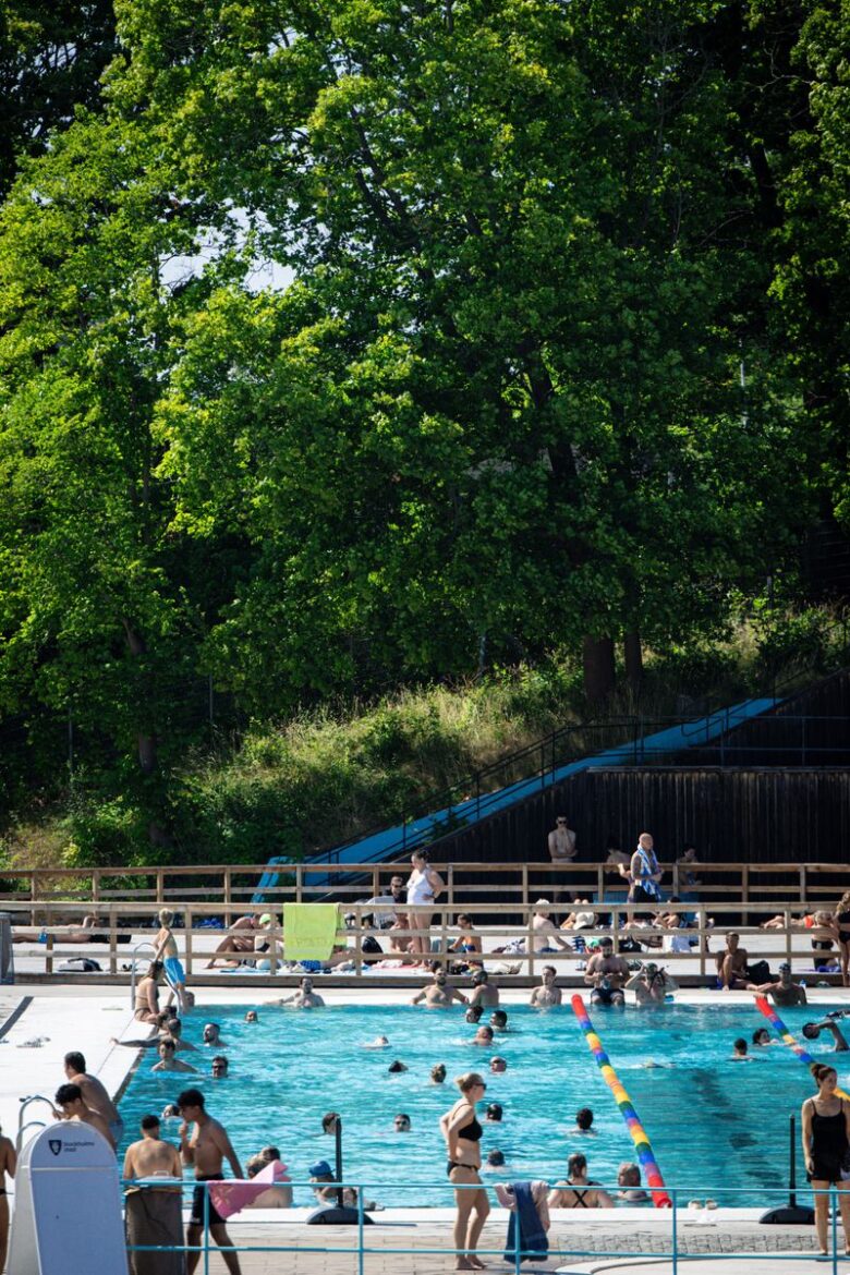 Affluence record dans les piscines angevines face à la canicule