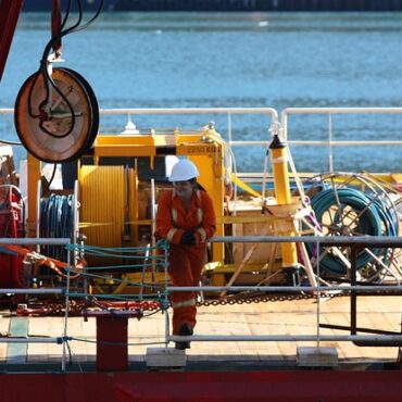 Bordeaux : le pont Chaban-Delmas en panne, le Belem immobilisé