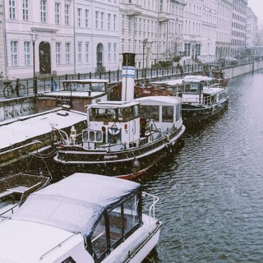 Lyon : la justice ordonne l'expulsion d'une péniche amarrée illégalement