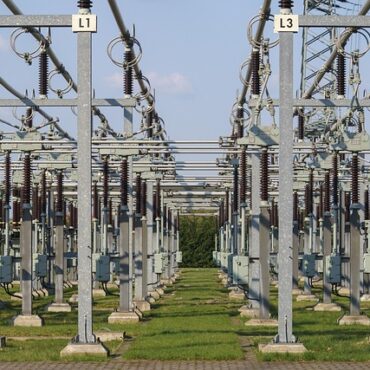Panne électrique majeure : le courant rétabli après les explosions d'Ergué-Gabéric