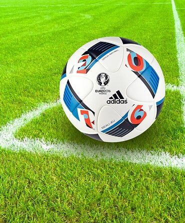 Jonquières-Saint-Vincent : un terrain de football occupé par des caravanes