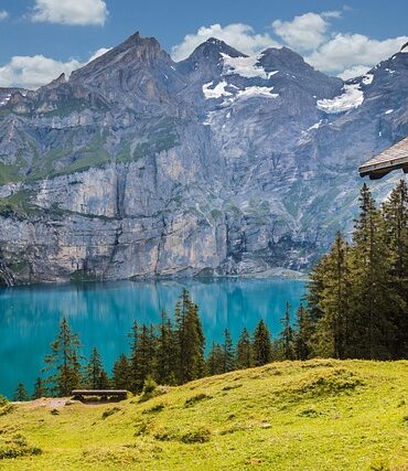 Haute-Savoie : la foudre embrase le toit d'un alpage à Serraval