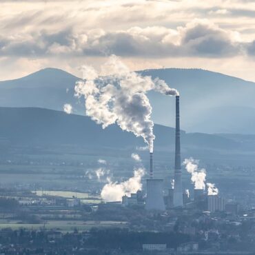 Qualité de l'air : des fumées venues de Gironde survolent l'Auvergne-Rhône-Alpes