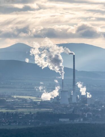 Qualité de l'air : des fumées venues de Gironde survolent l'Auvergne-Rhône-Alpes