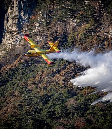 Landes : la lutte contre l'incendie se poursuit, près de 200 structures dévastées