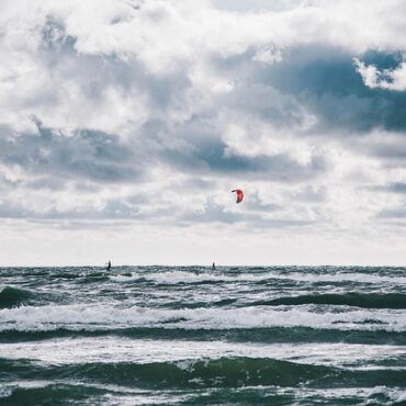Frontignan : la justice maintient l'interdiction du kitesurf sur l'étang d'Ingril