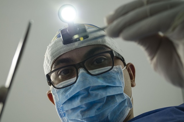 Médecine esthétique sauvage : les médecins tirent la sonnette d'alarme après deux décès