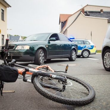 Grave accident sur la route de la Montagne : un cycliste entre la vie et la mort