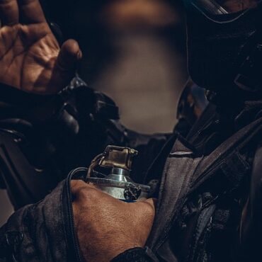 Saint-Pierre : des policiers blessés lors de heurts devant le lycée François de Mahy