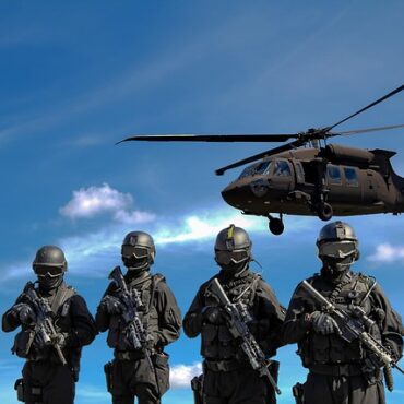 Drôme : un important déploiement militaire sur le Rhône et dans le ciel