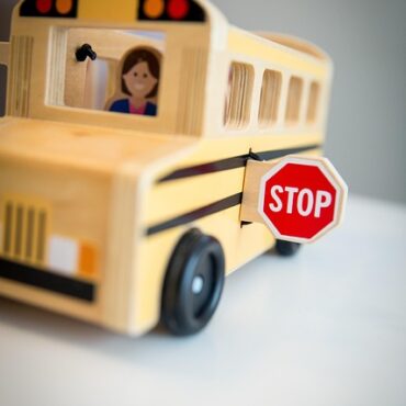 Beaune : un bus scolaire finit sa course dans un mur après une panne