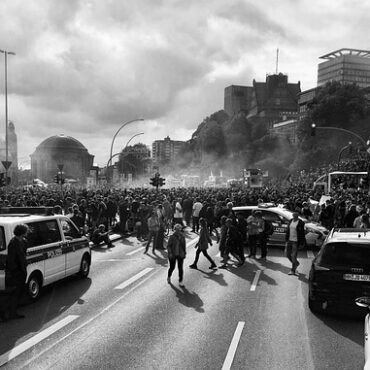 Tensions et interpellations en série lors des blocus lycéens dans la métropole lyonnaise