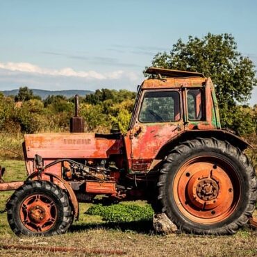 Drame agricole dans le Boulonnais : un octogénaire tué et un blessé après le retournement d'un tracteur