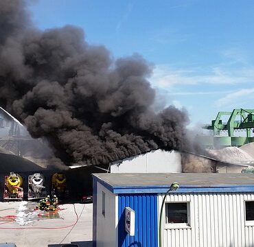 Gros incendie dans une usine agroalimentaire en Ille-et-Vilaine : plus de 80 pompiers en action